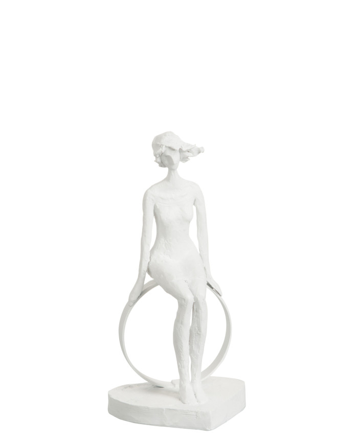 MUJER SENTANDO POLI BLANCO